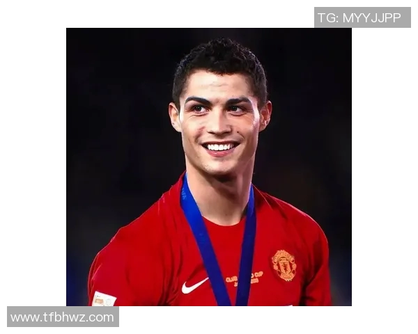 足球巨星C罗魅力头像展示引领全球球迷热潮与时尚潮流 足球巨星C罗魅力头像展示引领全球球迷热潮与时尚潮流